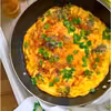 Omlet z brokułami i kozim serem