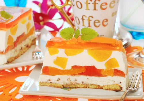 W lecie zawsze robię ten sernik na zimno z brzoskwiniami! Ten deser to HIT na gorące dni