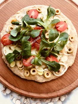 Pizza z patelni na spodzie gryczanym (fit)