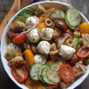 Panzanella z ogórkami i mozzarellą