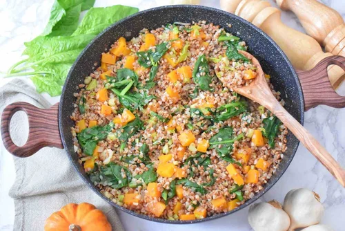 Kasza gryczana z dynią i szpinakiem