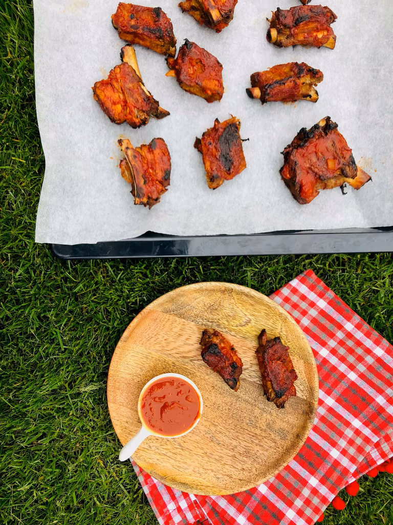 PIECZONE ŻEBERKA Z SOSEM BBQ