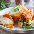 Pikantne enchilady z kurczakiem i awokado