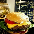 Domowy burger z konfiturą cebulową. Najlepszy!
