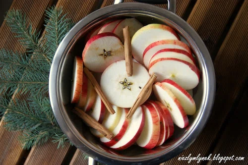 Świąteczny kompot jabłkowy z cynamonem