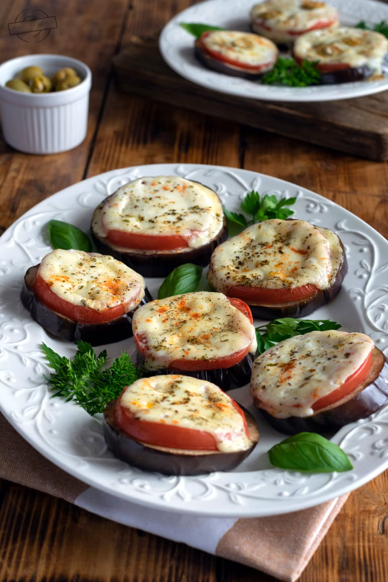 Bakłażan zapiekany z pomidorem i mozzarellą