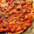 Pizza z papryką i salami