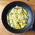 Omlet ze szparagami i białym serem