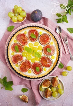 Orkiszowa tarta z kremem i figami