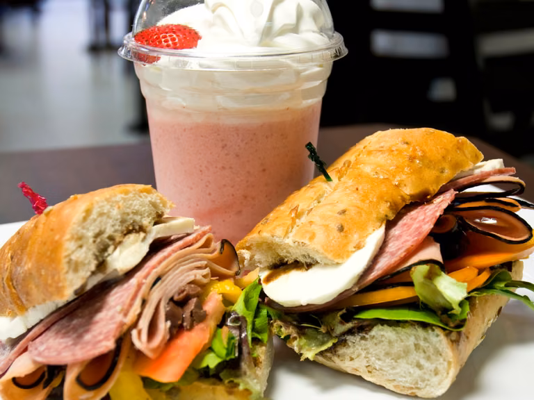Znana sieć Fast Foodów w tarapatach?! Zamknięto tysiące restauracji!