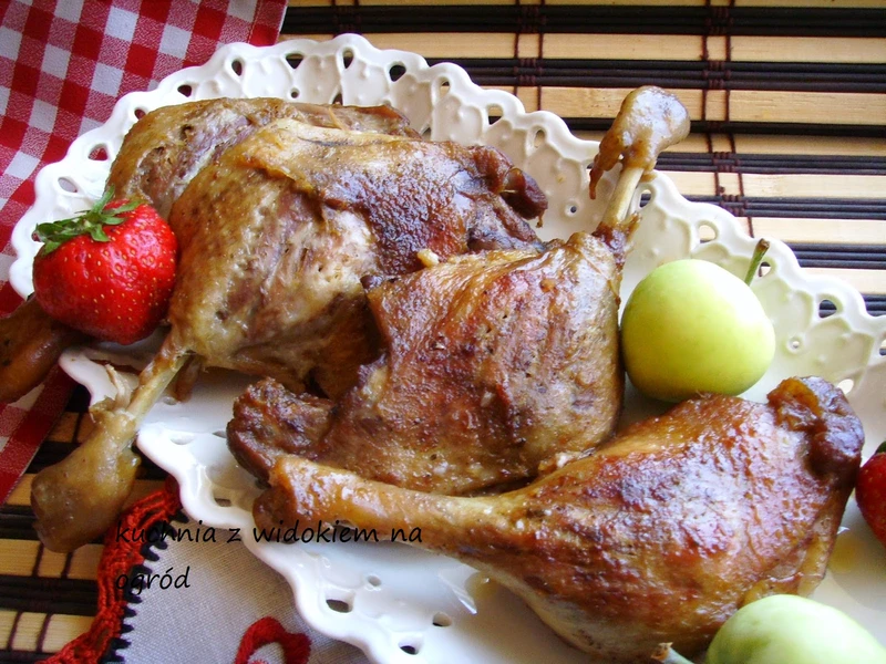 Kacze udka, aromatyczne z majerankiem i czosnkiem. Soczyste z patelni.