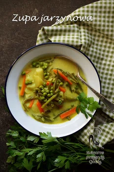 Zupa jarzynowa z zielonym groszkiem