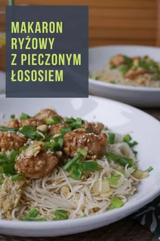 Makaron ryżowy z pieczonym łososiem
