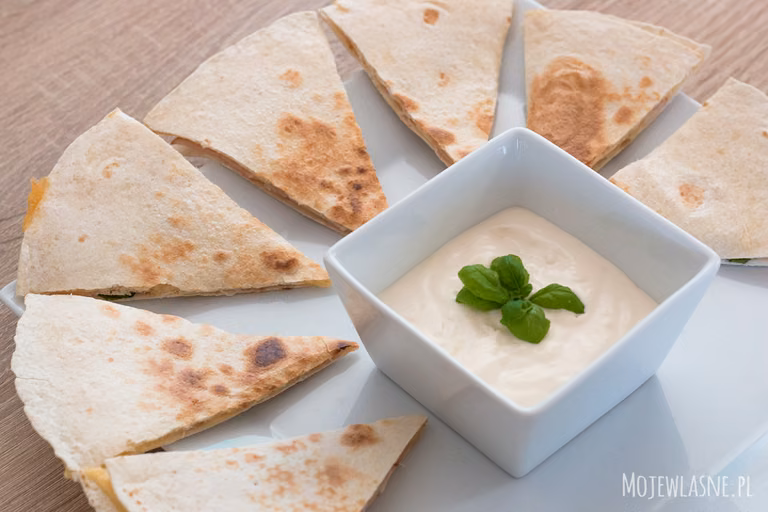 Tortilla z serem i szynką
