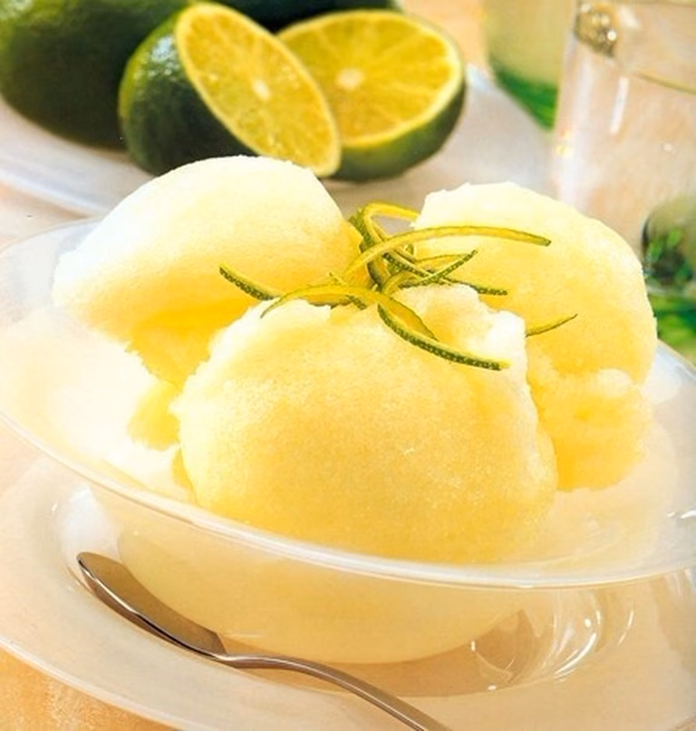 Sorbet cytrynowy. Polecamy na upały