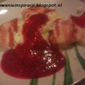 Zapiekany camembert z sosem malinowym