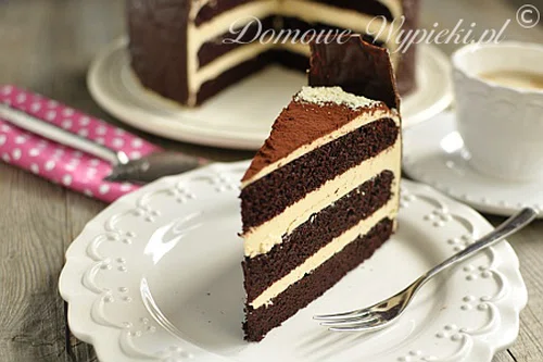 Tort czekoladowy z masą karmelową