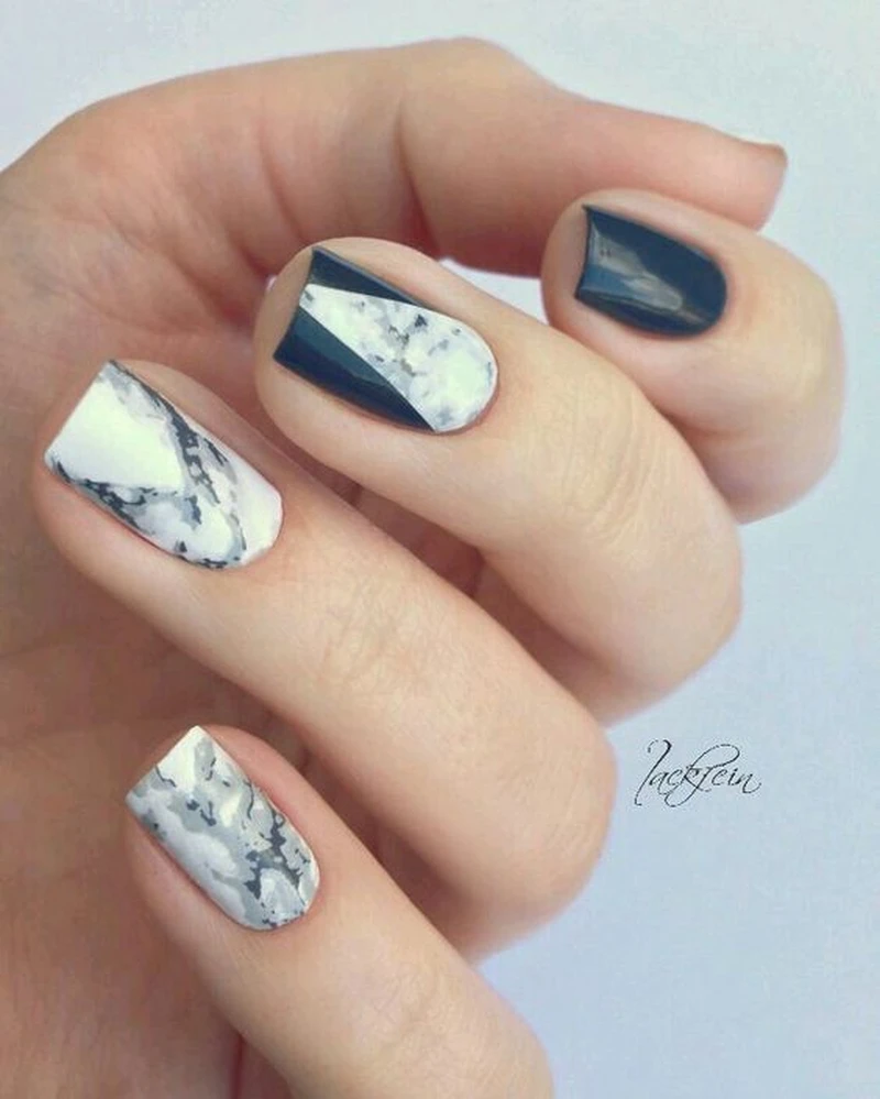 Marmurkowy manicure