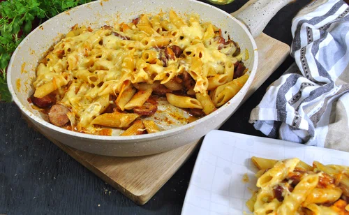 Jednogarnkowy makaron z kiełbasą