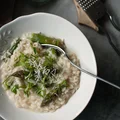 kremowe risotto ze szparagami z dodatkiem skórki z cytryny