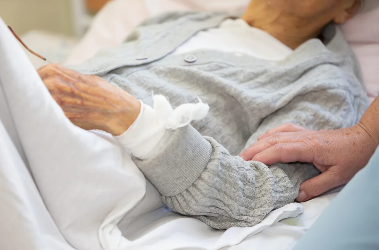 "Prawie 2000 zł renty za picie?” Media grzmią, ale prawda jest zupełnie inna