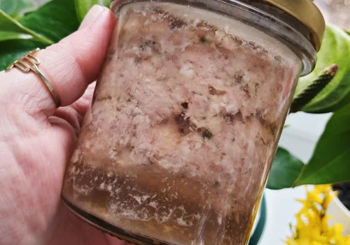 Domowa konserwa słoikowa z mięsa wieprzowego