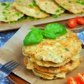 PLACKI JOGURTOWE Z KURCZAKIEM I CUKINIĄ