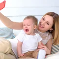 Czy powinniśmy udostępniać zdjęcia dzieci w sieci? Na co uważać?