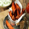 Pieczone frytki z batatów z wędzoną papryką