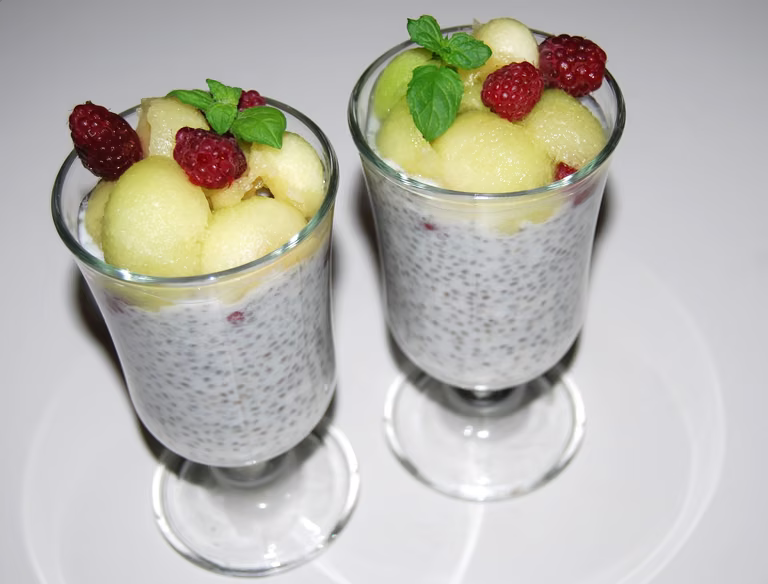 Deser jogurtowy z chia i  melonem