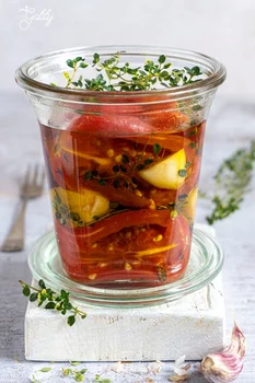 Pieczone pomidory marynowane w oliwie i tymianku