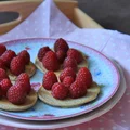 ŻYTNIE PANCAKES Z MALINAMI