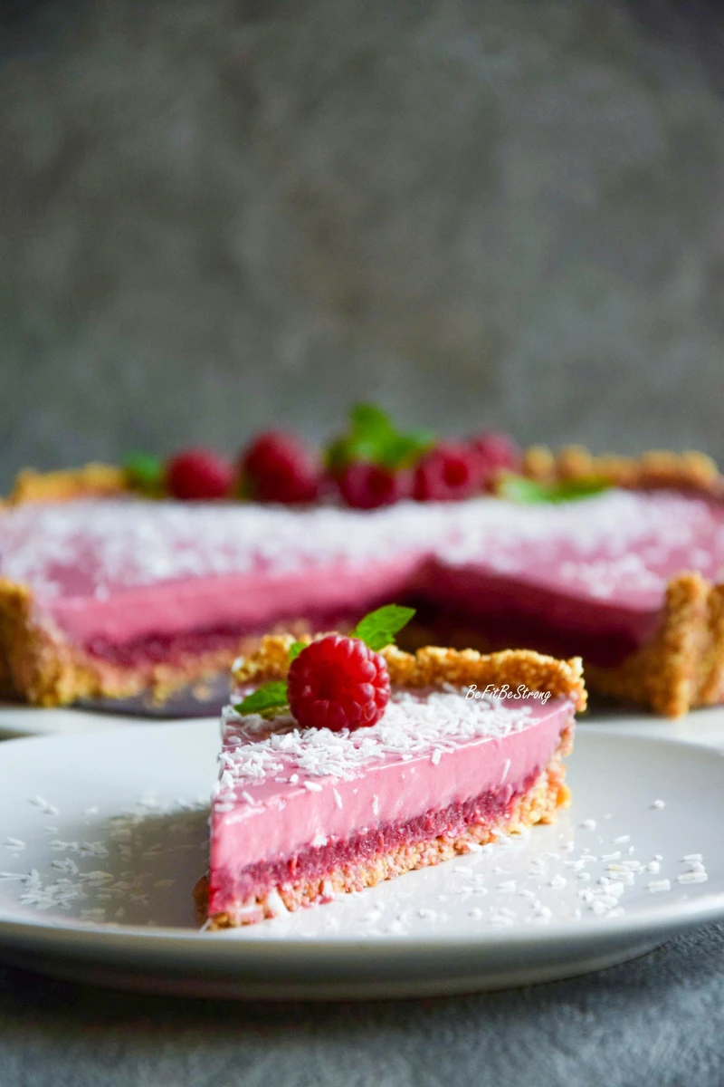 Amarantusowa tarta z malinową galaretką i panna cottą FIT