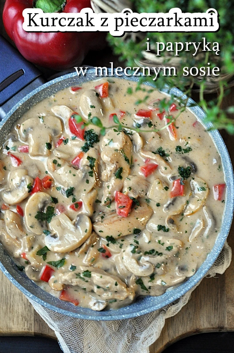 Tani kurczak z pieczarkami i papryką w sosie mlecznym.