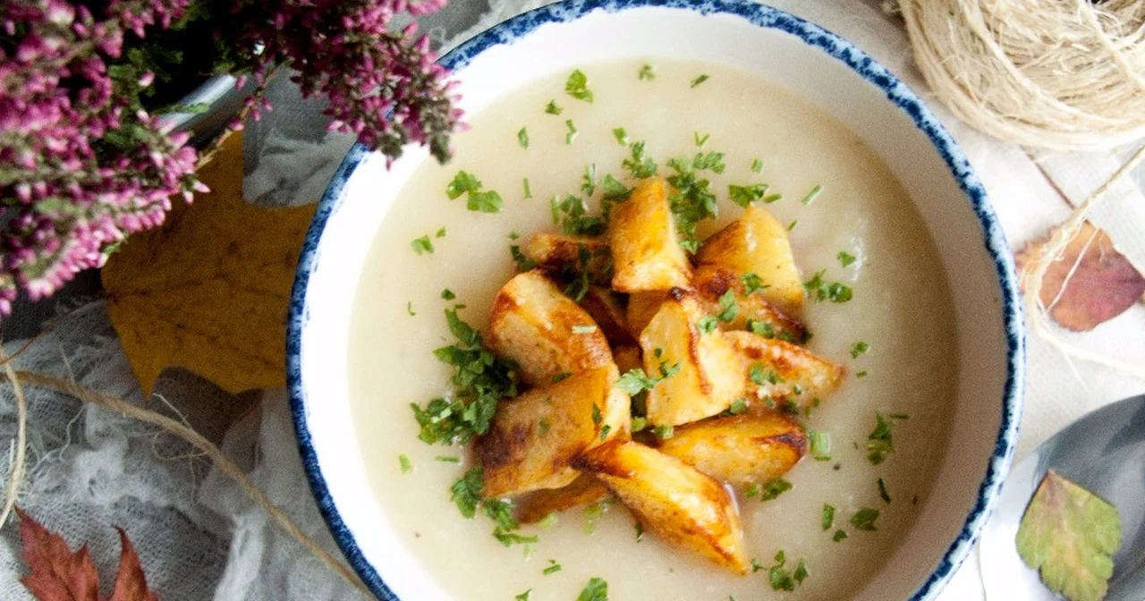 Kremowa zupa z selera z pieczonymi ziemniakami