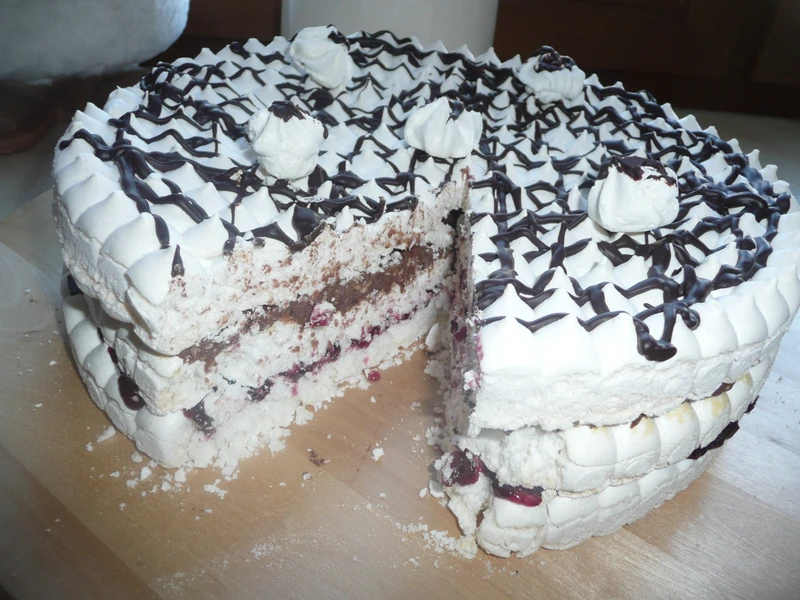 Bezowy tort