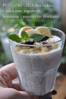 Pudding chia z bananem i suszonymi śliwkami bez cukru.