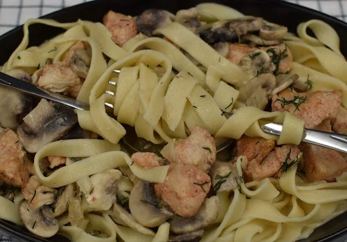 Tagliatelle w sosie pieczarkowym