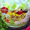 Sałatka warstwowa z kurczakiem curry