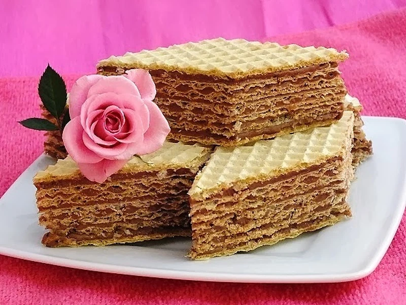 wafel masą kakaową (na mleku w proszku)