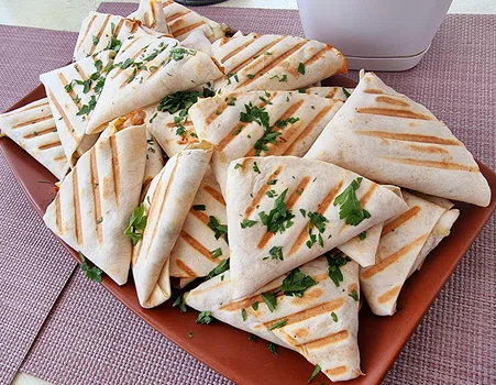 Rożki z tortilli - idealna piknikowa przekąska
