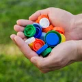 Kolor nakrętki butelki z wodą ma znaczenie!? To może cię zaskoczyć!