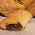Paszteciki drożdżowe z pieczarkami