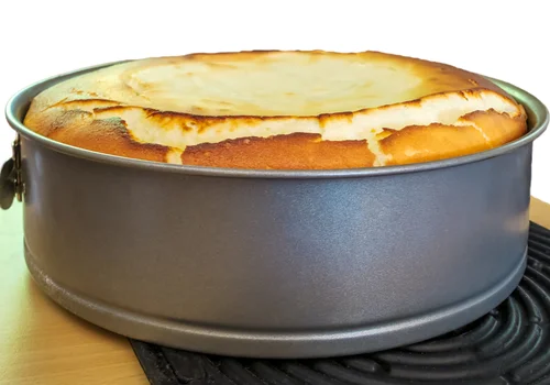 Sernik pęka, bo używasz niewłaściwej temperatury! Poznaj zasadę 3 etapów, która ratuje każdy wypiek!