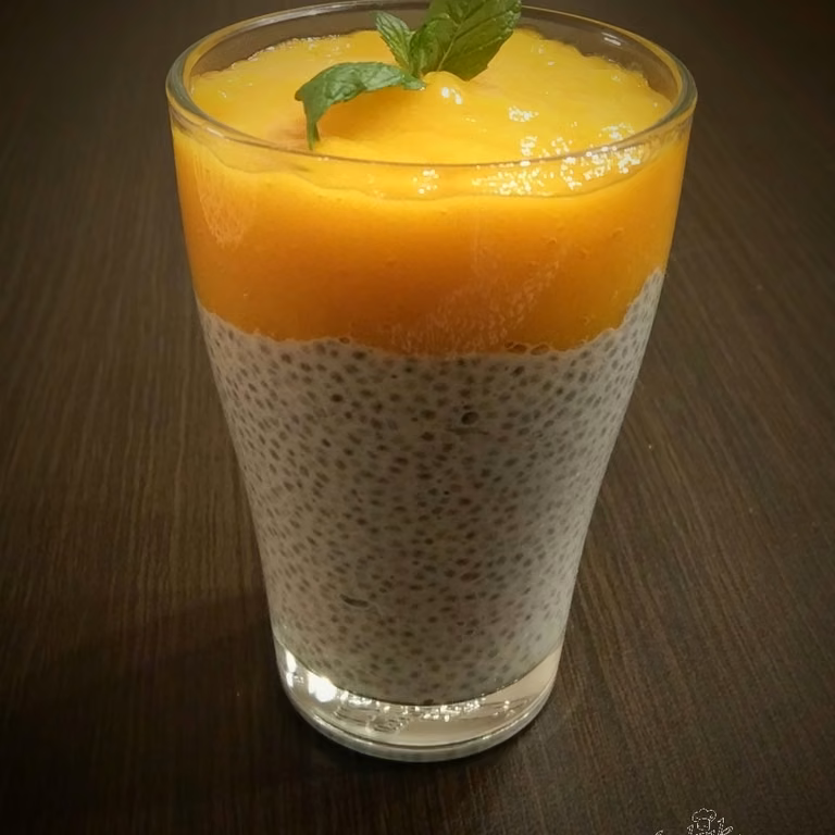 Pudding chia z musem z mango