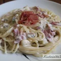 Spaghetti z serem pleśniowym i szynką parmeńską