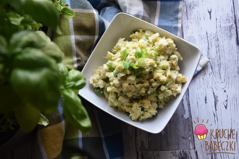 PASTA KANAPKOWA Z AWOKADO, JAJKIEM I ŚWIEŻYM OGÓRKIEM
