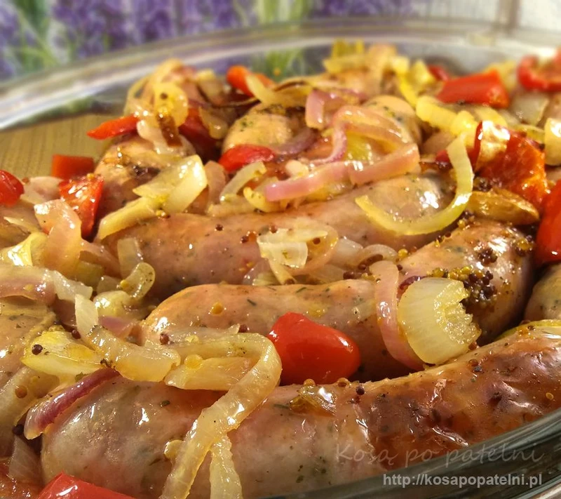 Biała kiełbasa pieczona w winie