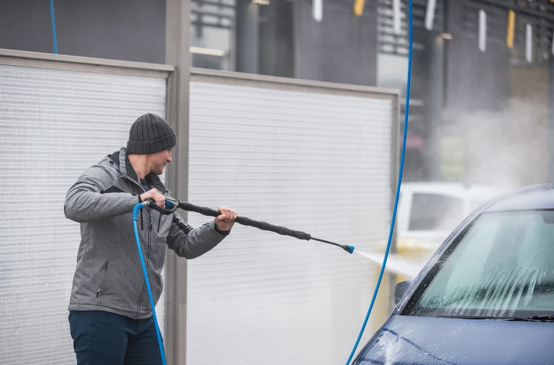 Dlaczego zimą powinno się myć auto częściej? Te informacje mogą zaskoczyć wiele osób!