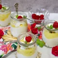 Słoneczny deser z mango i bezikami